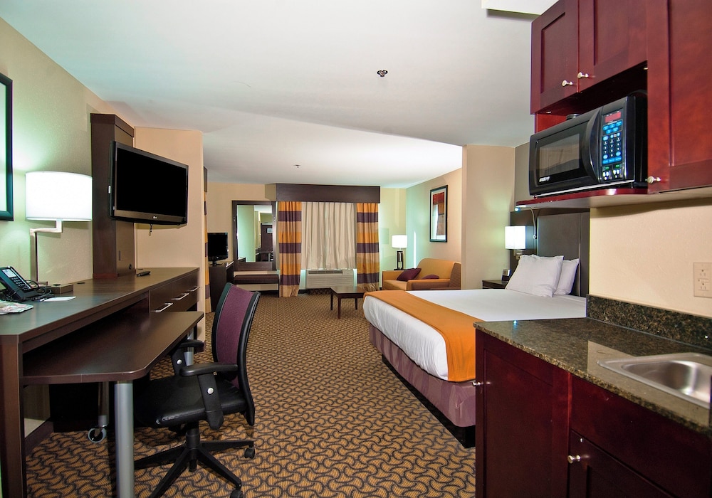 Holiday Inn Express Hotel And Suites Jackson Pearl Intl Airport 50/53