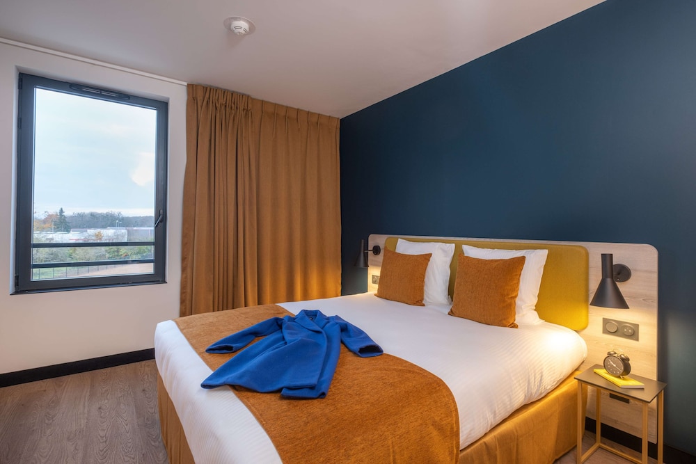 Room, Quadruple, Double and Twin Beds