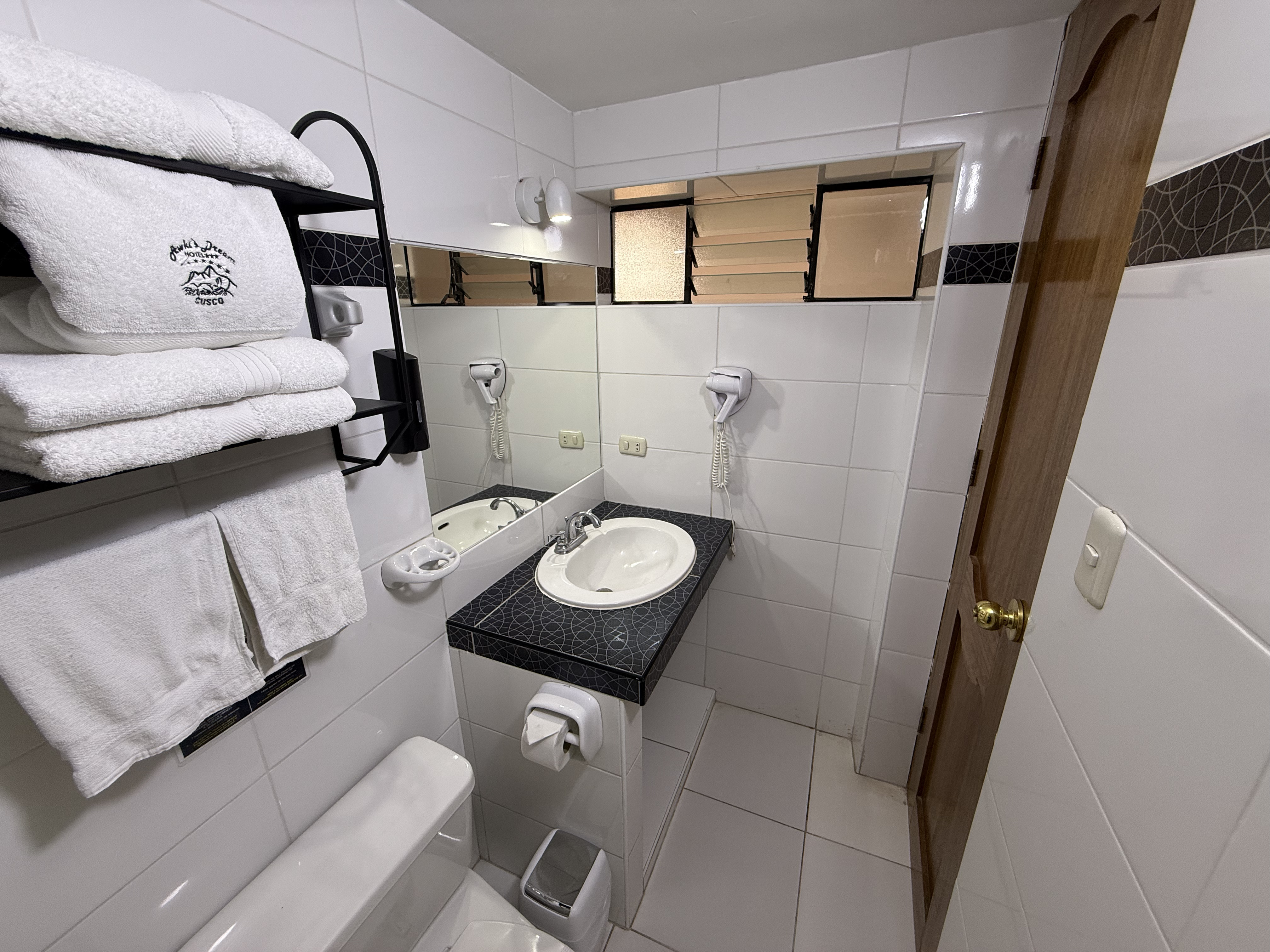 AWKIS DREAM HOTEL 43/44