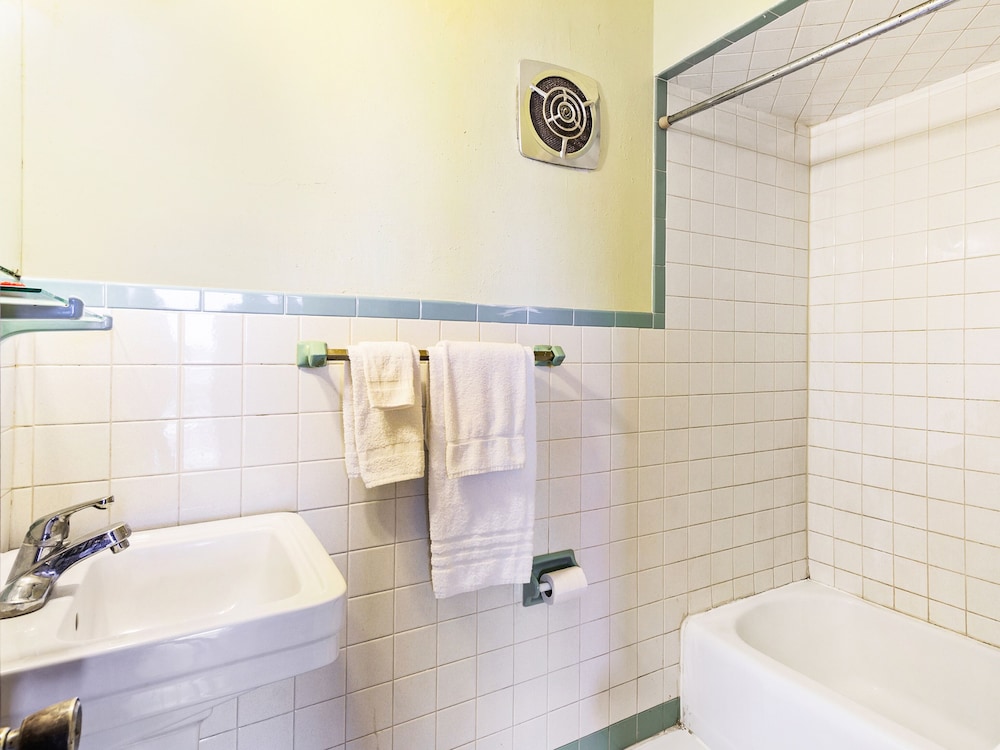 غرفة بسرير كينج، OYO Hotel Downtown Peoria I-74 9/10