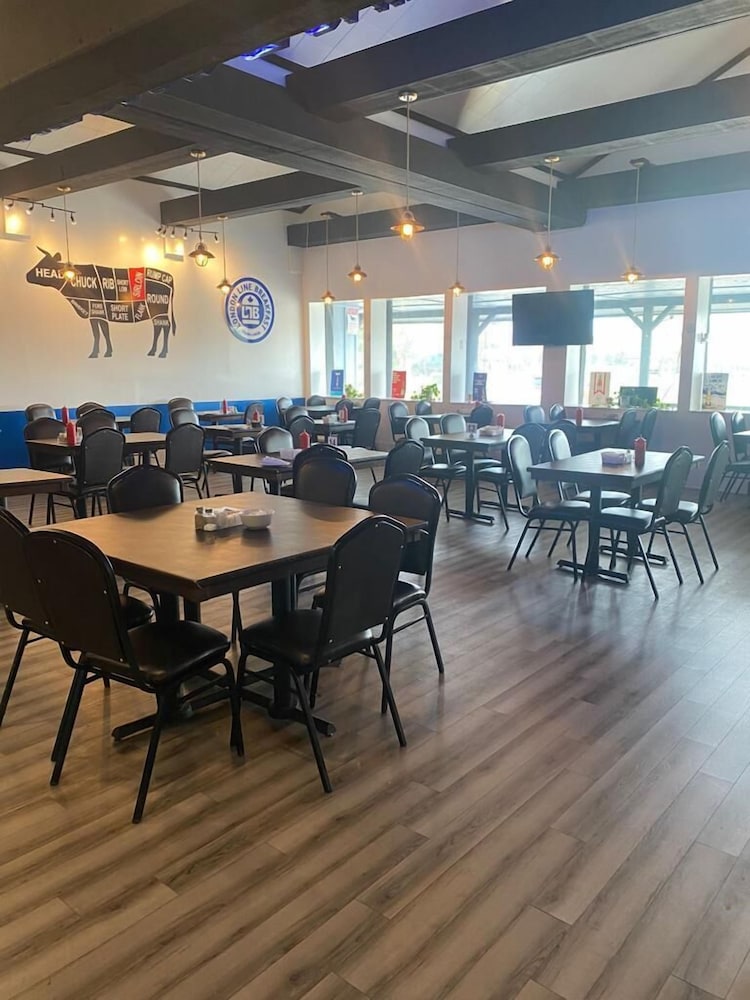 Travelodge by Wyndham Sarnia 33/40