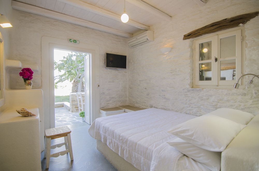 Yialos Ios Hotel 32/64