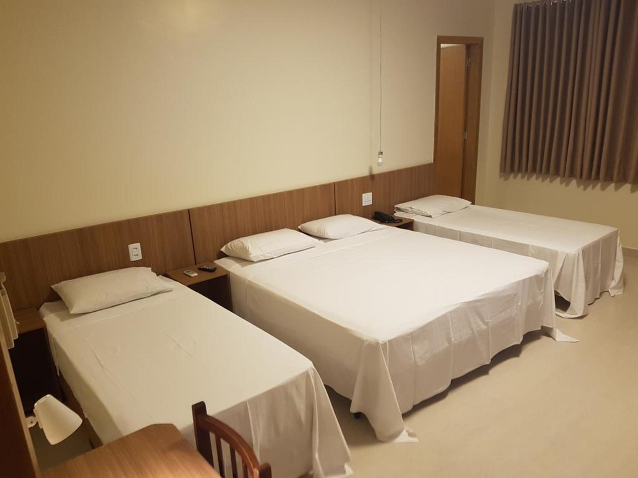 Room, Quadruple