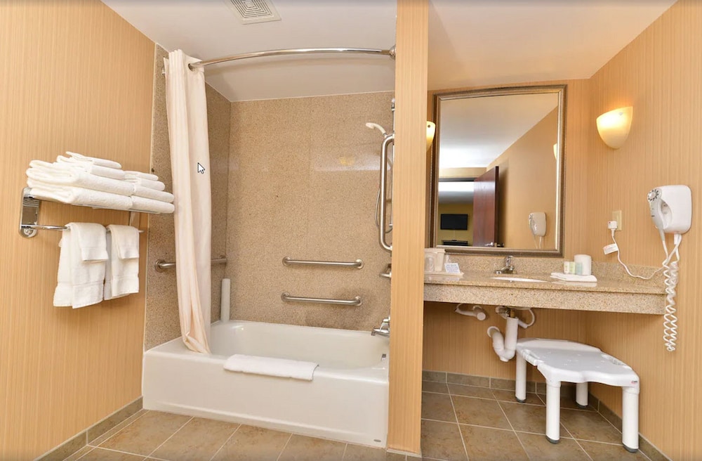 Holiday Inn Express Rochester South Mayo Area 13/43