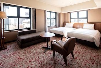 Chapter 3, Superior, Single, 2 Double Beds, Corner