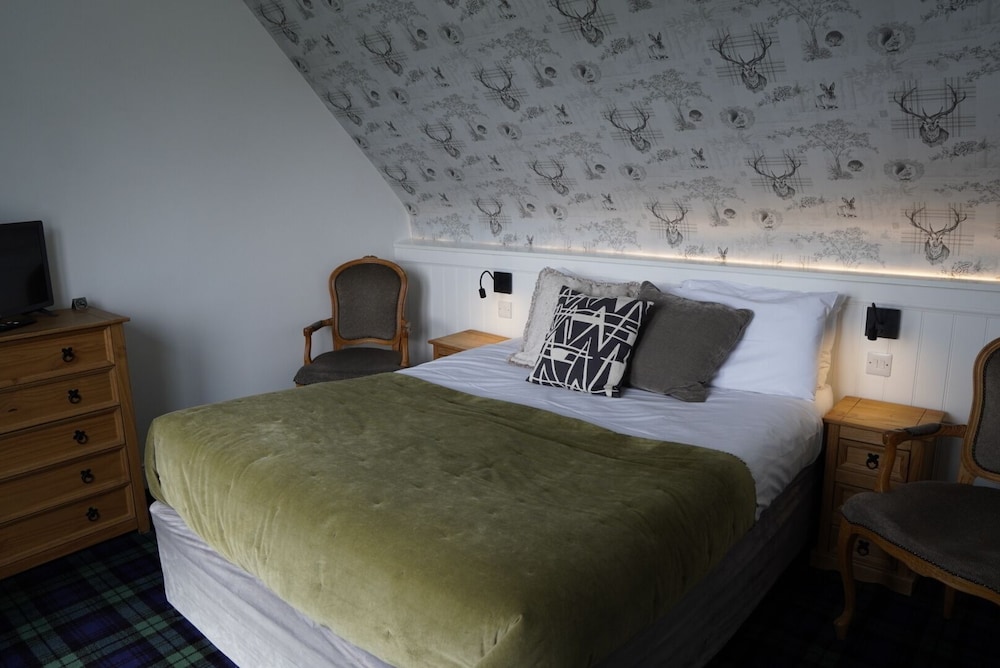 Lochnell Arms Hotel 9/35