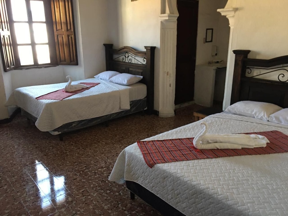 Feathers Hotel And Lounge - Hostel 14/60