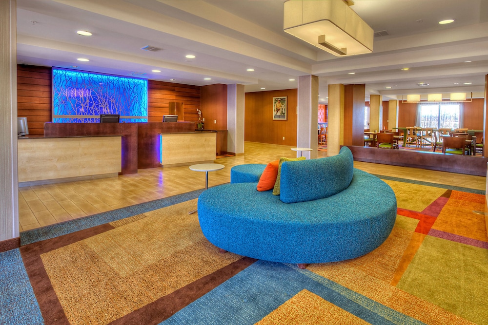Fairfield Inn Suites Edmond 18/24