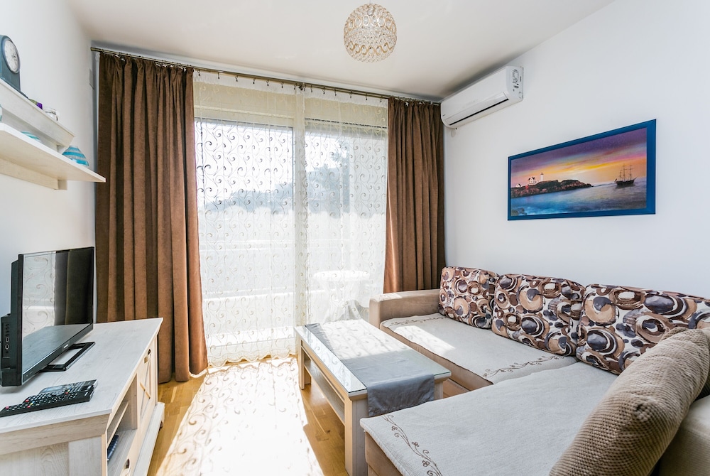 Apartments Lora 16/50