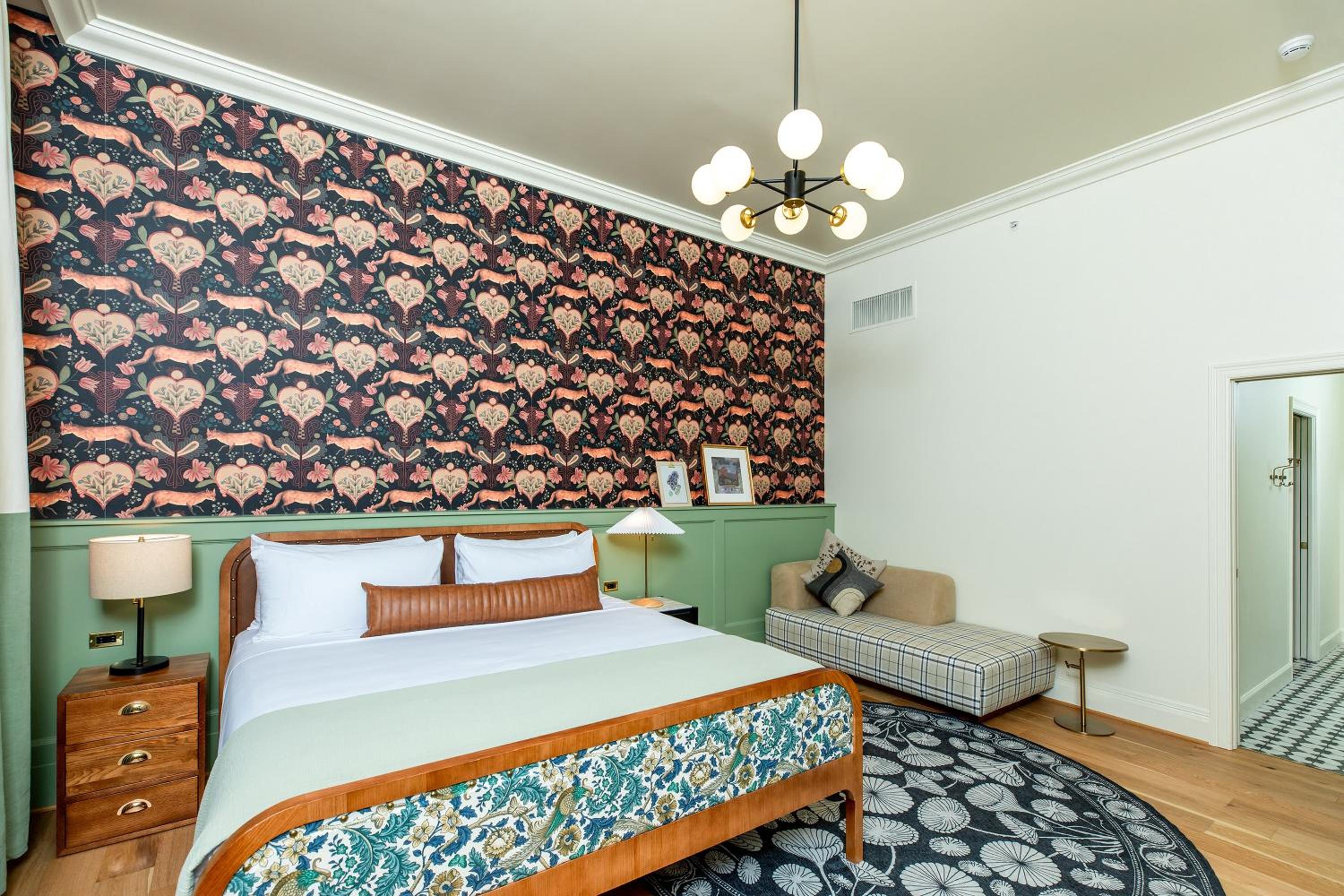 Retreat, Suite, King Bed, 2 Queen Beds