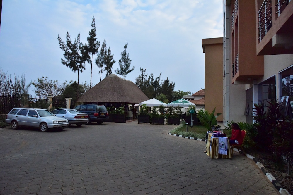 Great Seasons Hotel 52/61