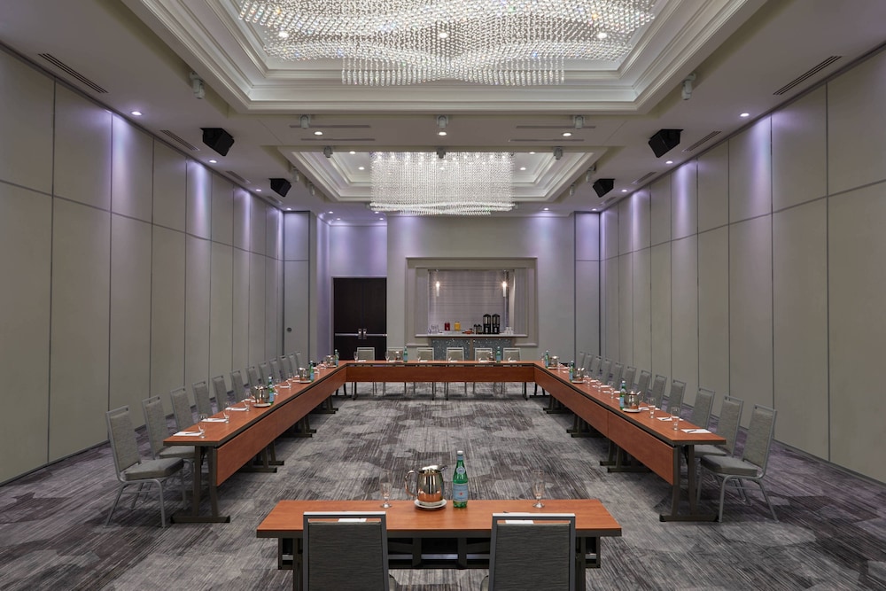Courtyard by Marriott Oshawa 48/54