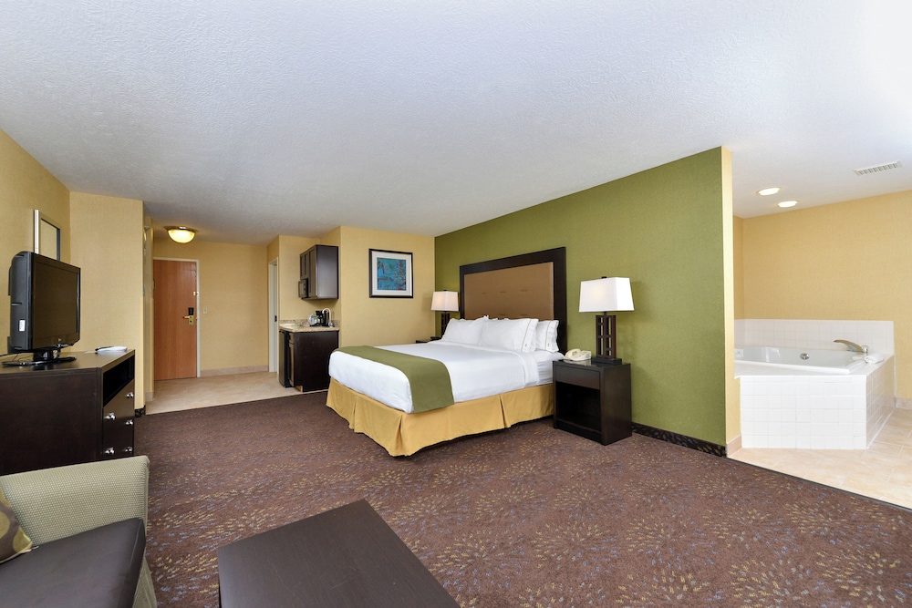 Standard, King Bed, Extra Floor Space, Accessible