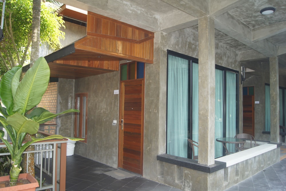 Green View Village Resort 5/50