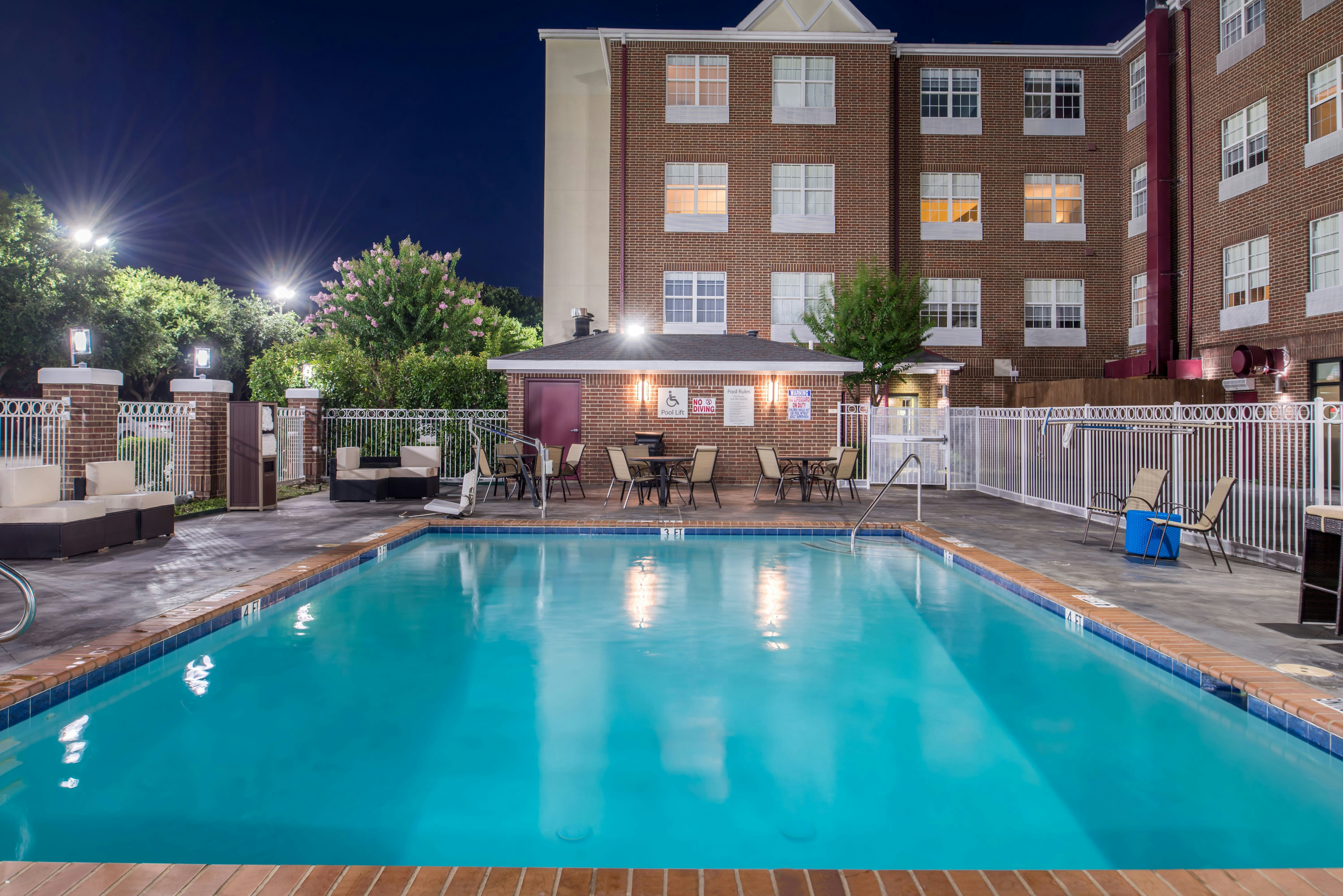 Holiday Inn Express Hotel And Suites Dallas Addison 25/25