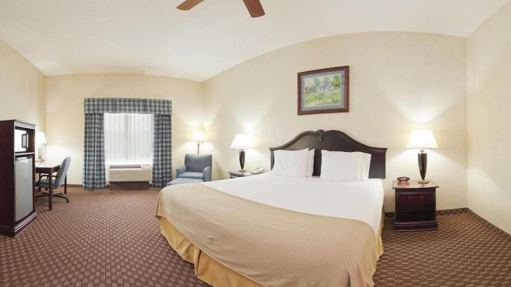 Holiday Inn Express Hotel Suites Frankfort 30/74