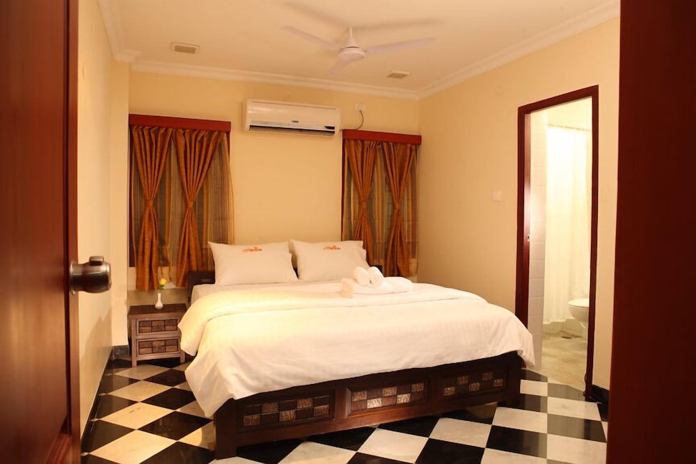 MEENAKSHI'S SUNSHINE HOTEL 7/29