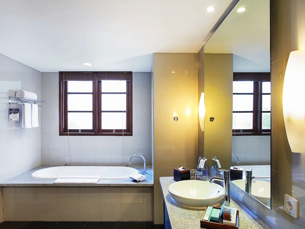 جناح بسريرين مزدوجين بشرفة بغرفتي نوم، Novotel Bali Nusa Dua Hotel and Residences 10/10