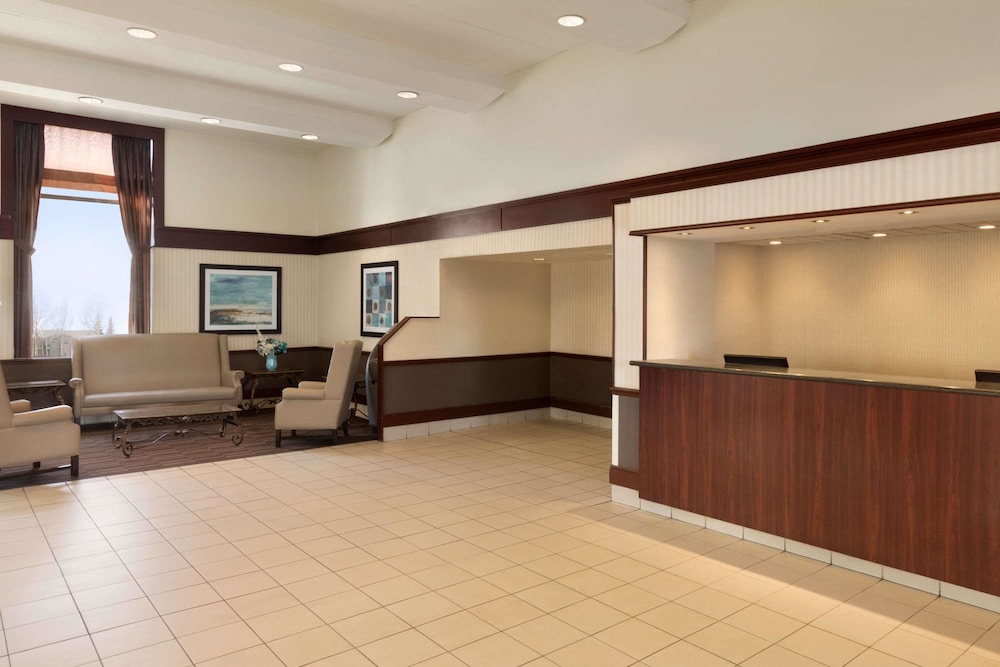 Travelodge by Wyndham Edmonton South 6/40