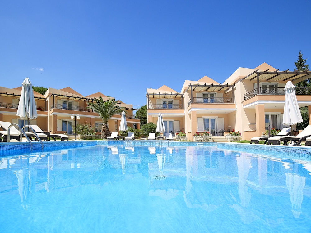 Avantis Suites Hotel 2/50