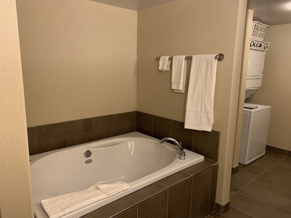 Woodlands Inn Suites 14/34