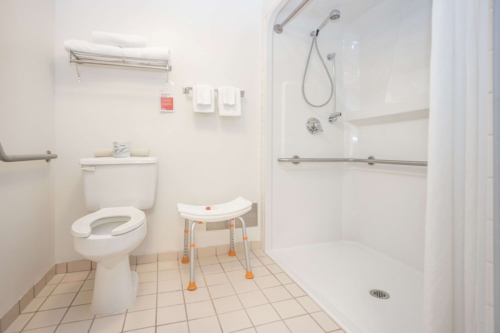 Ramada By Wyndham Surrey/Langley 12/47