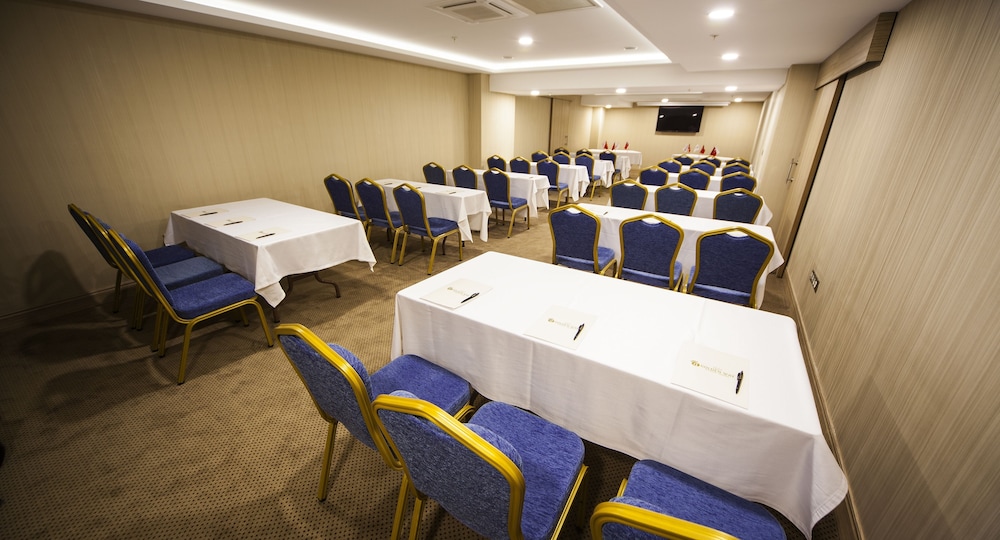 Golden Way Hotel Giyimkent 31/33