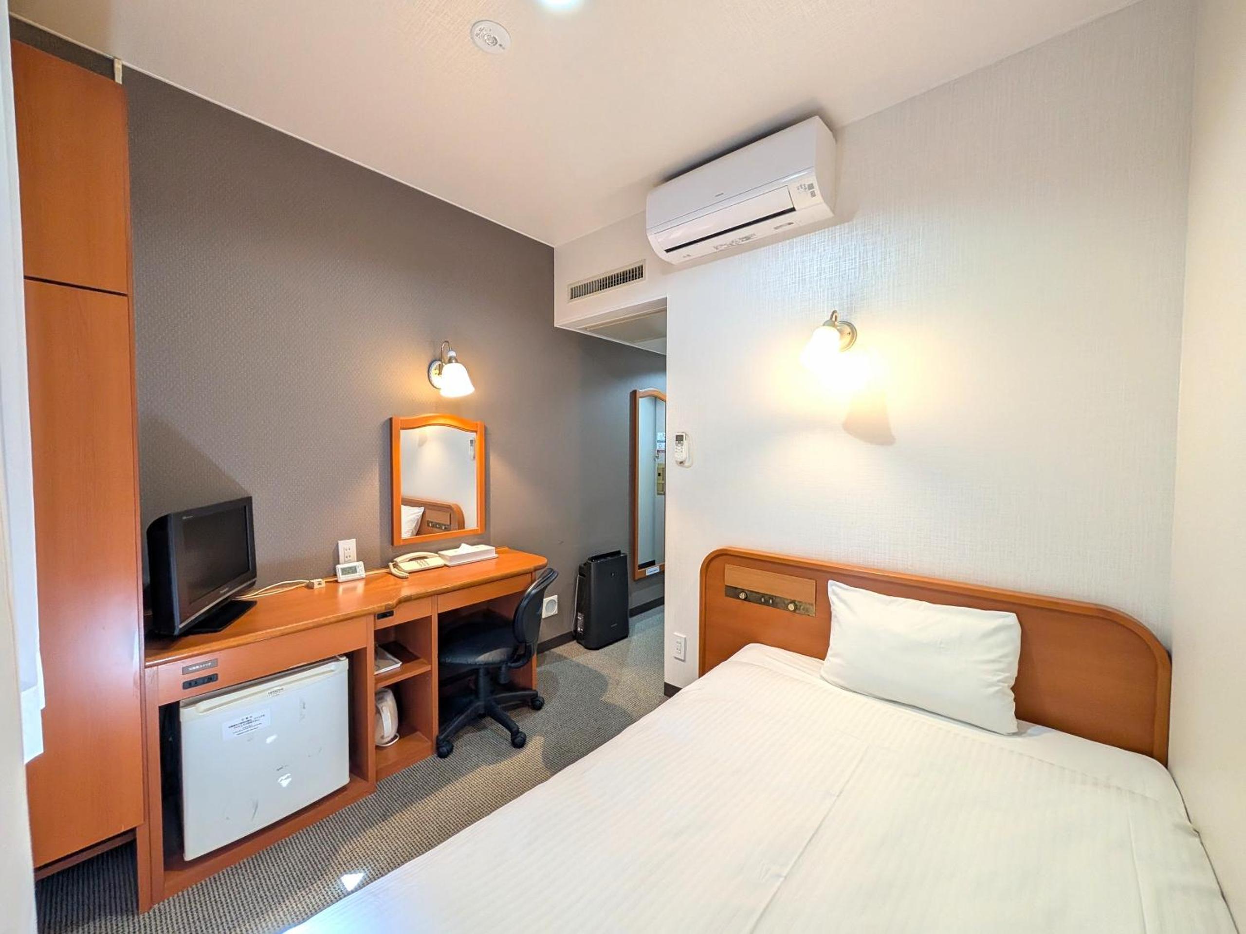 Semi Room, Single, Semi Double Bed, Smoking