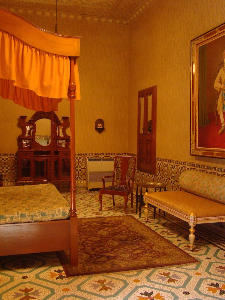 BHANWAR NIWAS HOTEL 23/45