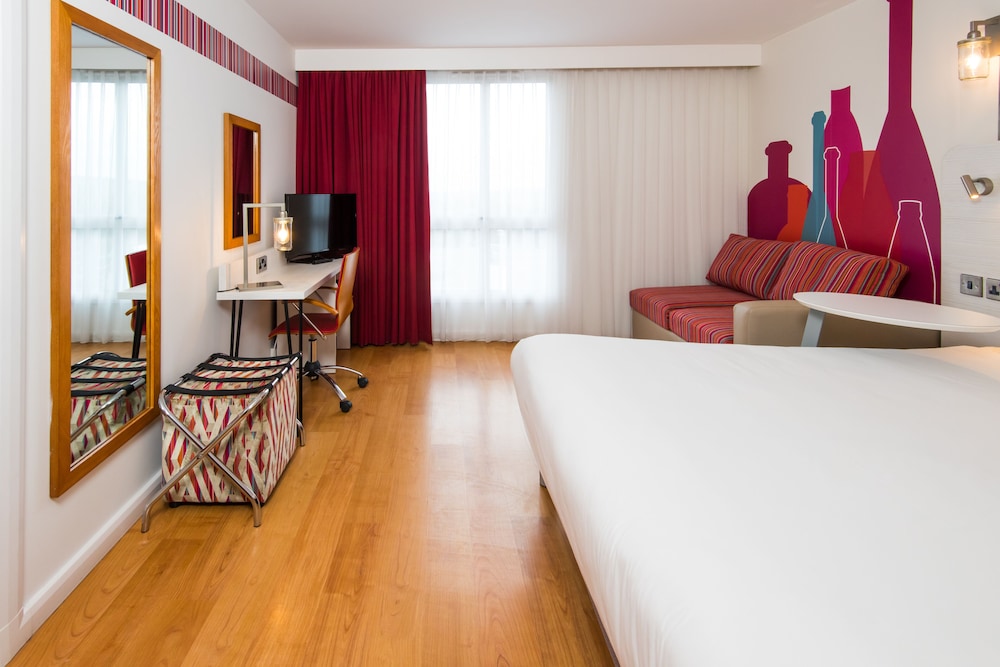 غرفة عائلية بسرير مزدوج مع أريكة، Ibis Styles Barnsley 7/10
