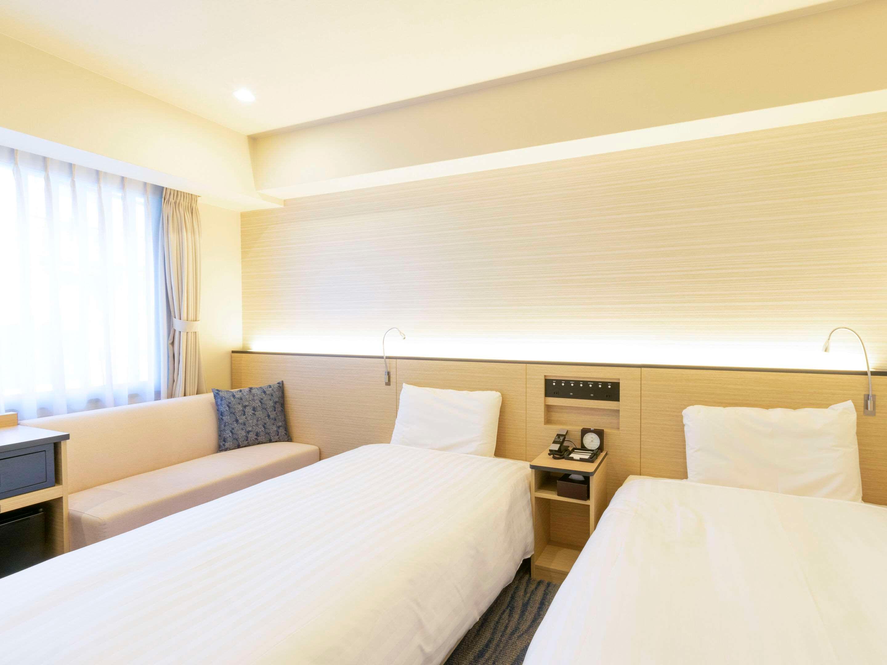 ROOM, DOUBLE BED