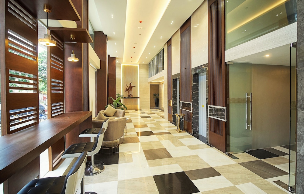 J7 Hotel Plaza photo3