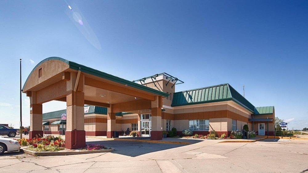 Rock Island Inn & Suites Marshalltown 3/55