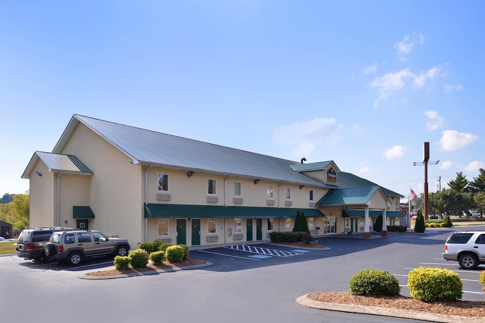 Douglas Inn And Suites 4/41