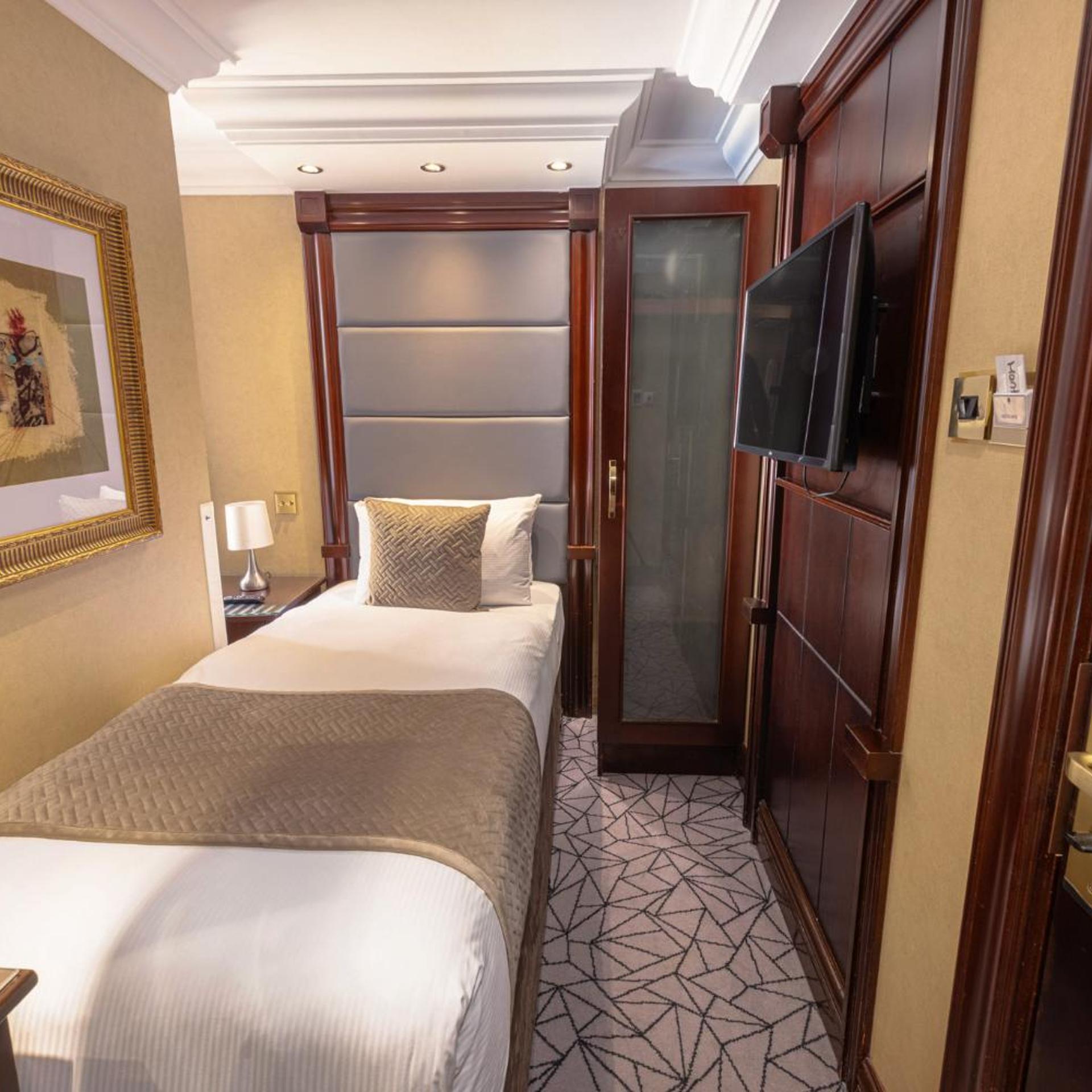 غرفة مفردة صغيرة، Hyde Park International Hotel 2/10