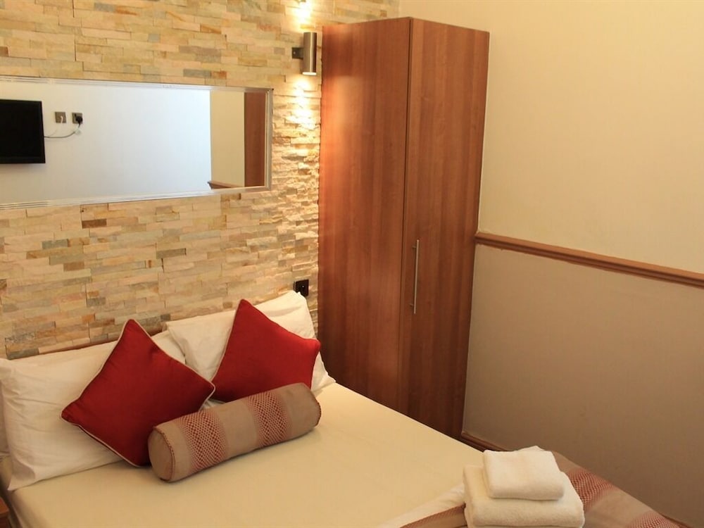 Skylark B &amp; B 41/57
