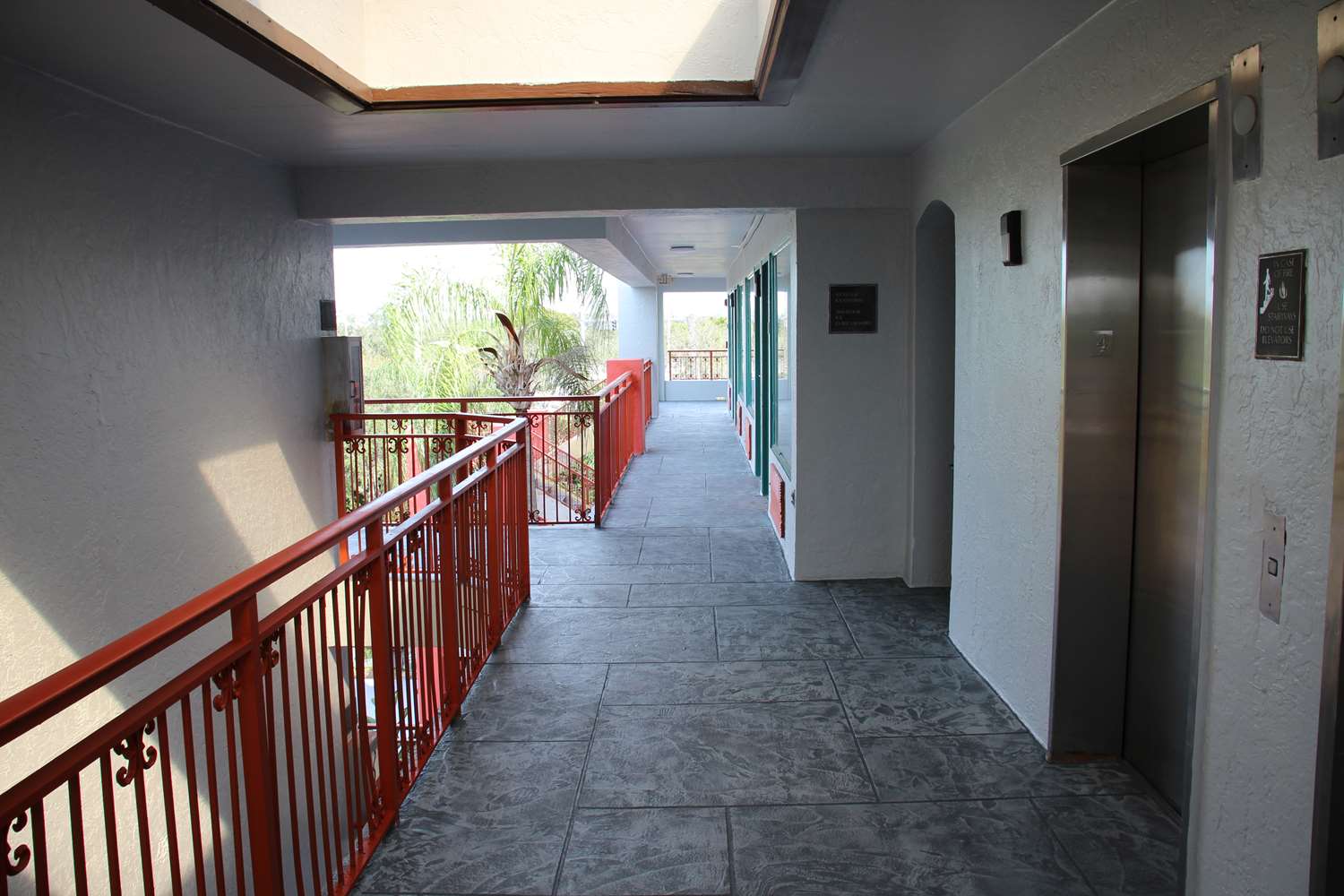 Boca Suites Deerfield Beach, SureStay Collection by Best Western FL 23/43
