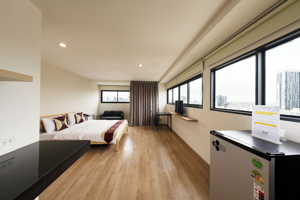 STUDIO, SUITE