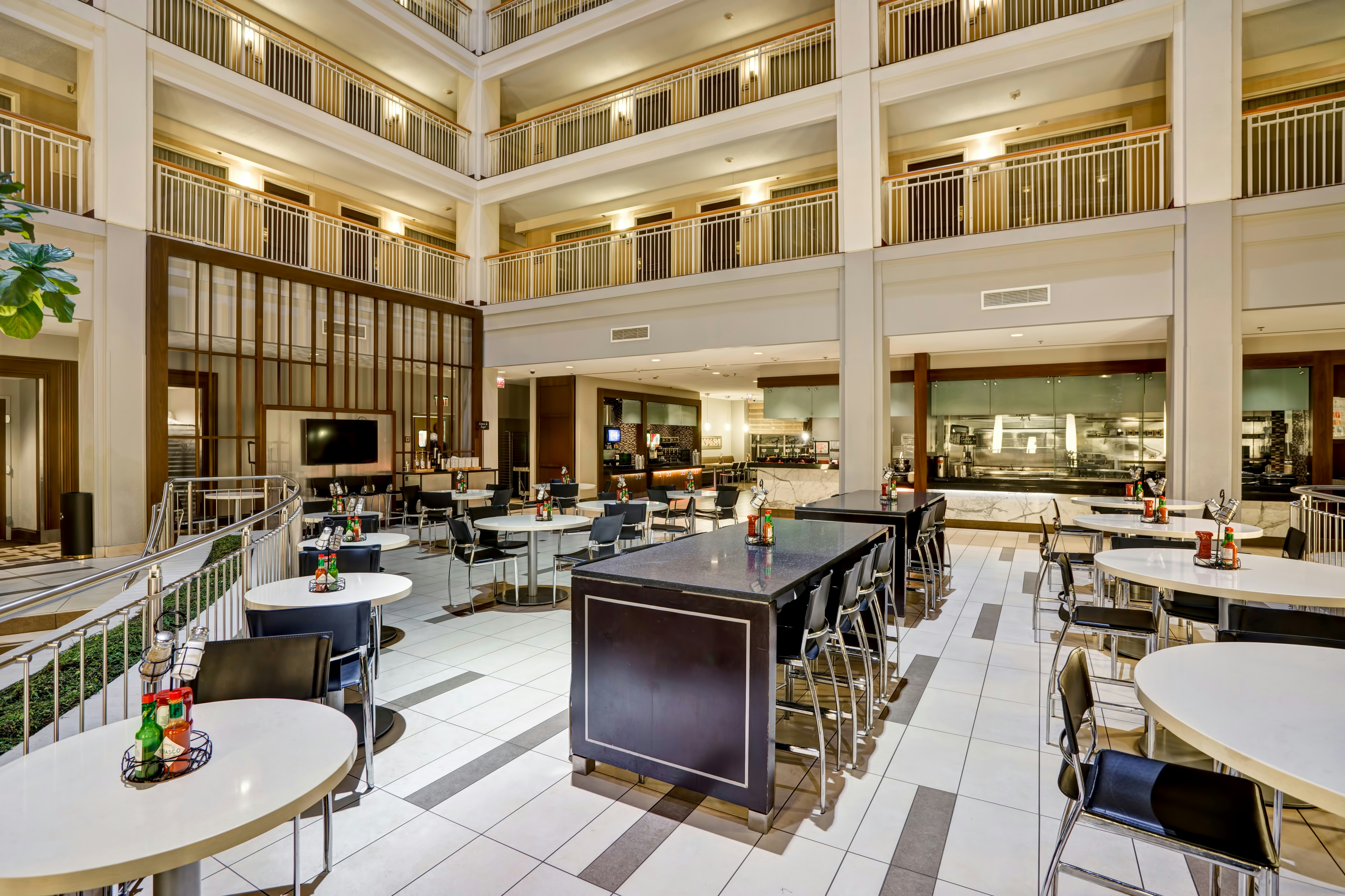 Embassy Suites by Hilton Chicago Downtown River North 52/78