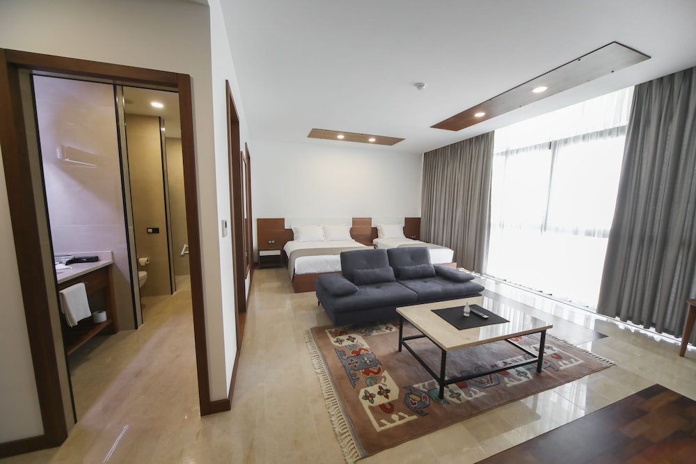 Carissa Hotel 26/35
