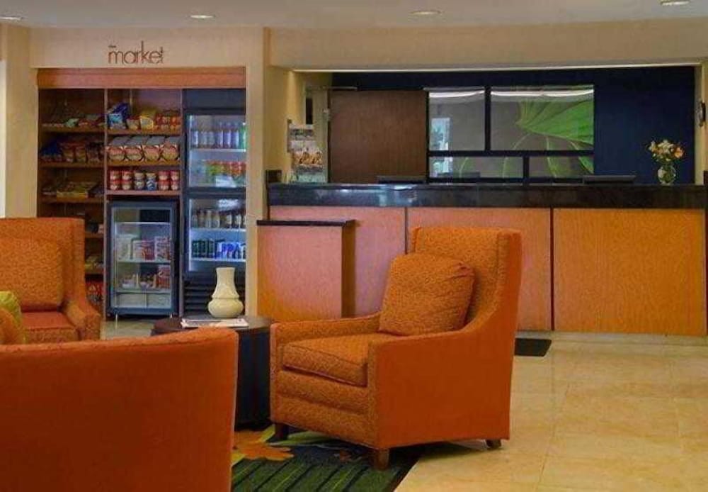 Spark by Hilton Bloomington 2/43
