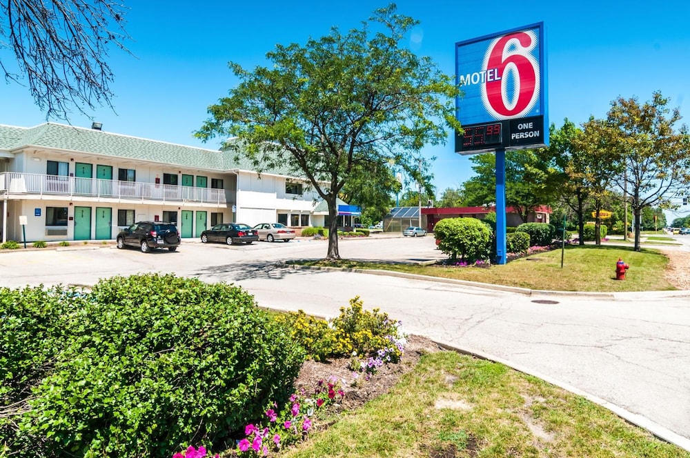 Motel6 Schiller Park, IL - Chicago O'Hare 43/48