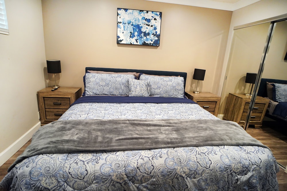 Gallery, Apartment, King Bed, Sofa