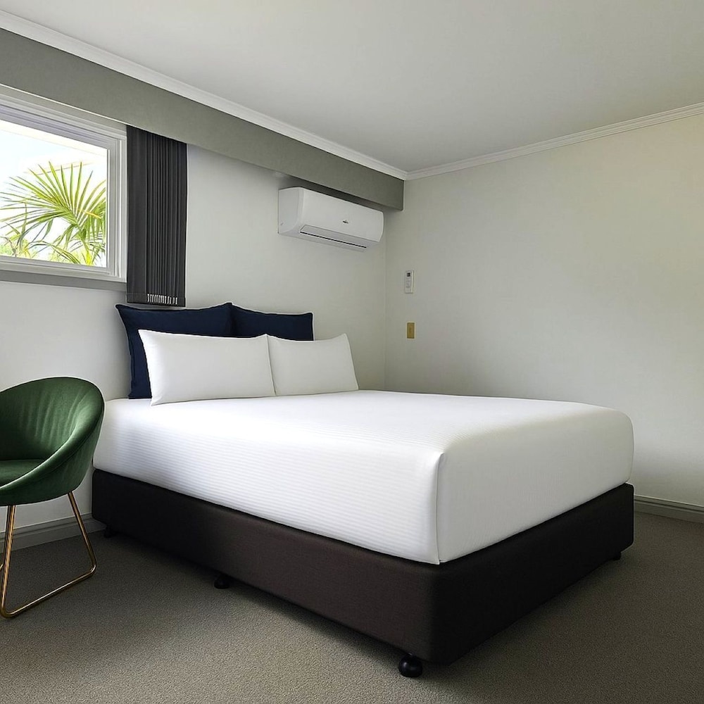 BASIC, QUEEN BED