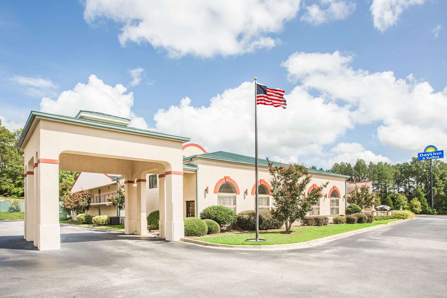 Days Inn & Suites by Wyndham Columbia Airport 8/10