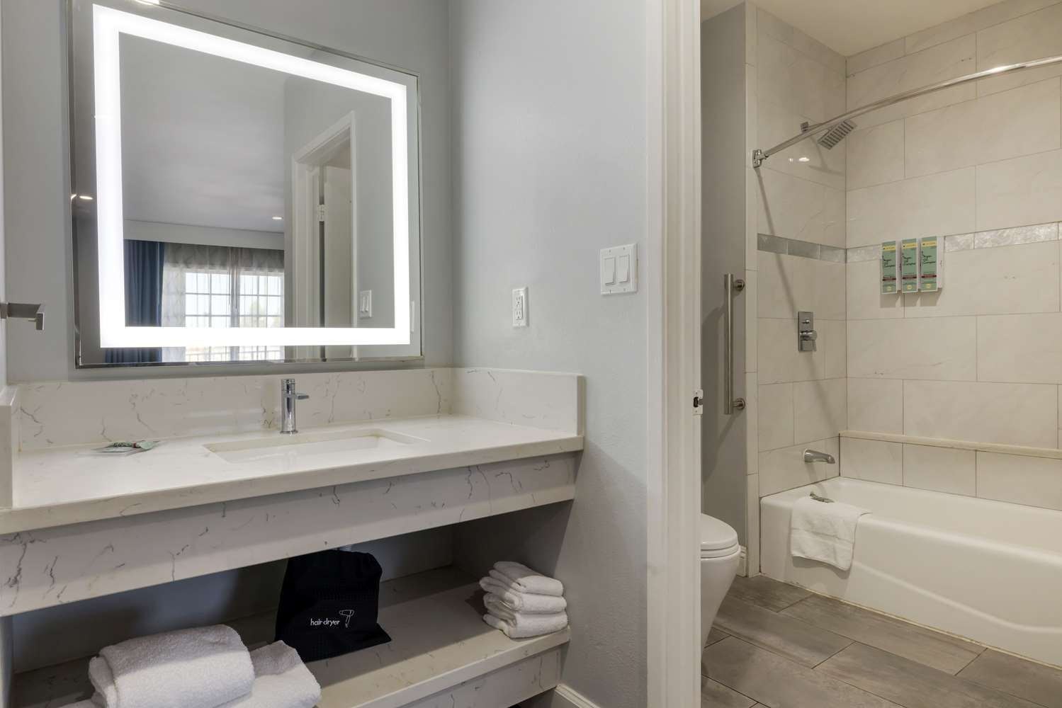 غرفة بسريرين كوين، Best Western Orange Plaza 4/4