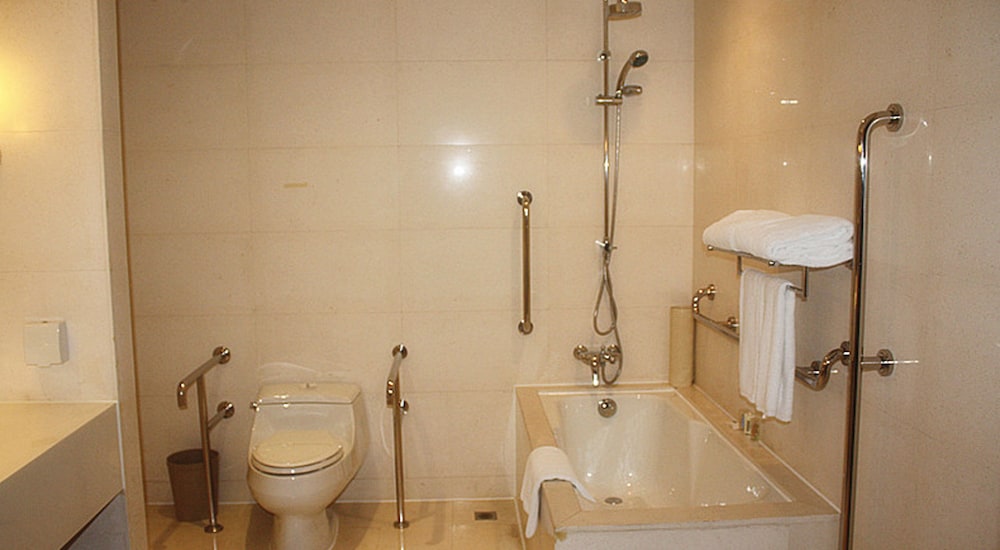 Holiday Inn Shanghai Pudong Nanpu 24/76