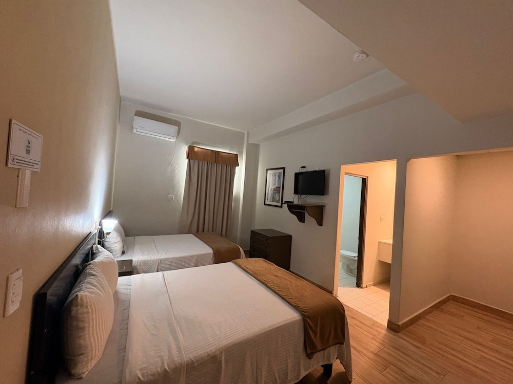 Hotel Plaza Del Arco Express 28/65