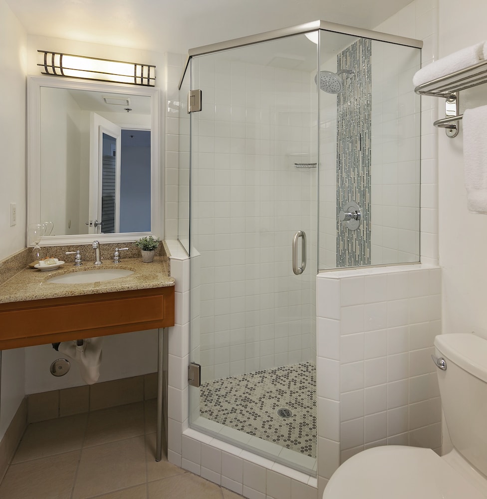 Suite, King Bed, Ocean Front, Sofa, Patio, Accessible