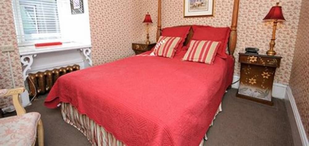 Auberge Mcgees Inn 12/75